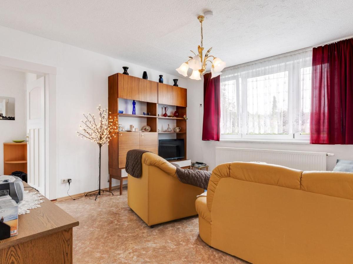 Cozy Apartment In Altenfeld With Garden Екстериор снимка