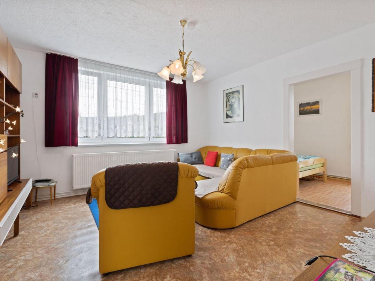 Cozy Apartment In Altenfeld With Garden Екстериор снимка