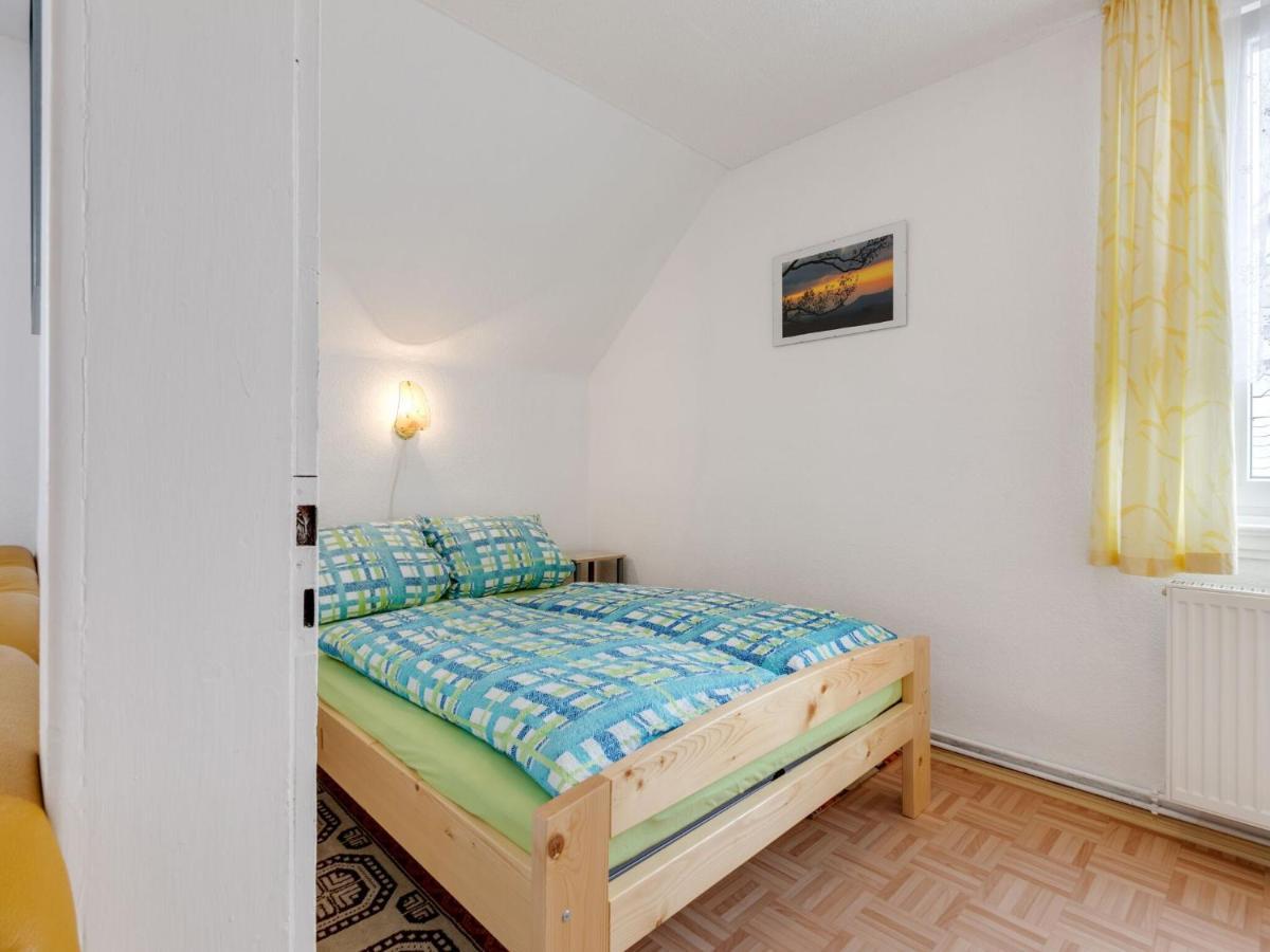 Cozy Apartment In Altenfeld With Garden Екстериор снимка