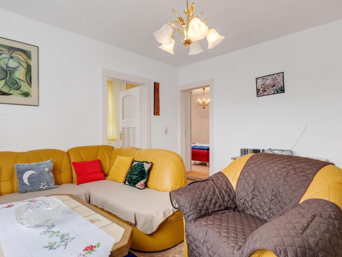 Cozy Apartment In Altenfeld With Garden Екстериор снимка