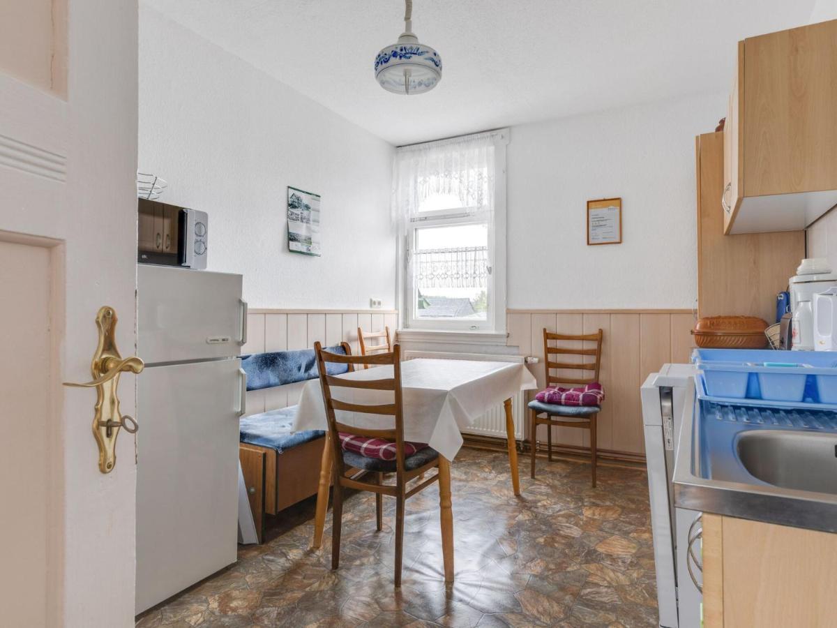 Cozy Apartment In Altenfeld With Garden Екстериор снимка