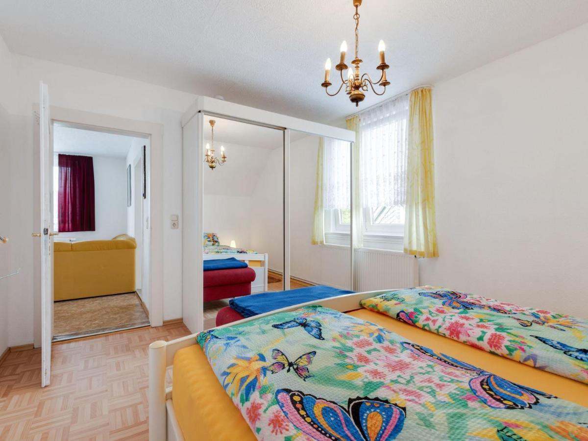 Cozy Apartment In Altenfeld With Garden Екстериор снимка