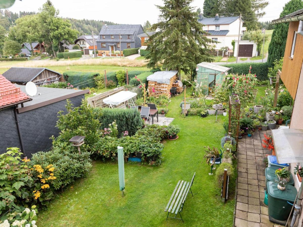 Cozy Apartment In Altenfeld With Garden Екстериор снимка
